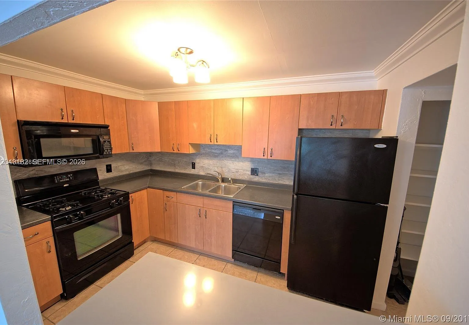 Dadeland Grove Condo — Photo 2