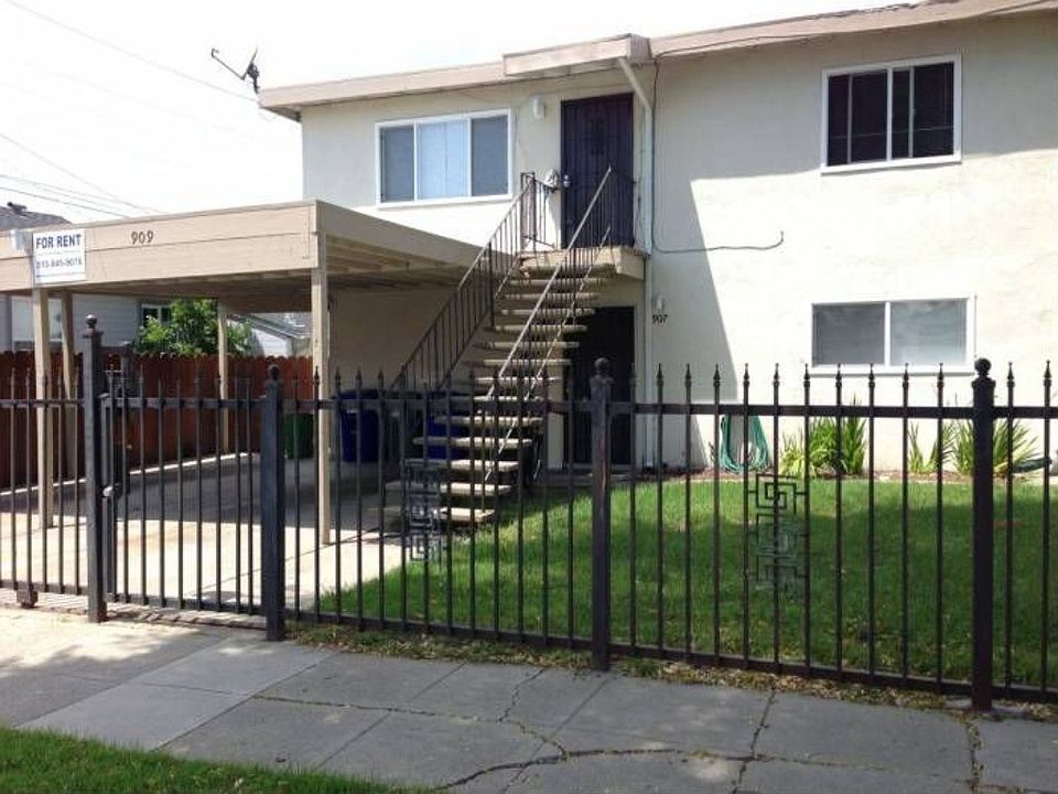 1st image of 907 S 43rd St