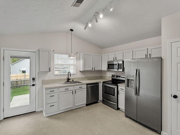 2nd image of 2583 Woodhill Dr