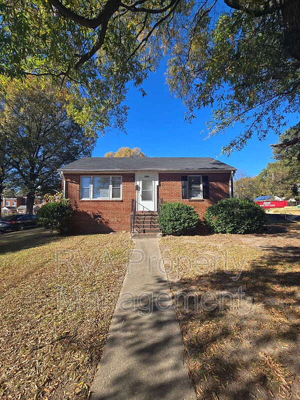 2 bed, 1.0 bath, 950 sqft, $1,300 — Photo 2