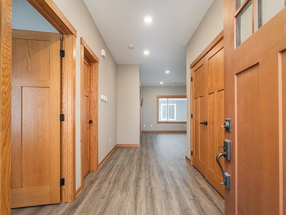 4th image of 662 Voyager Dr