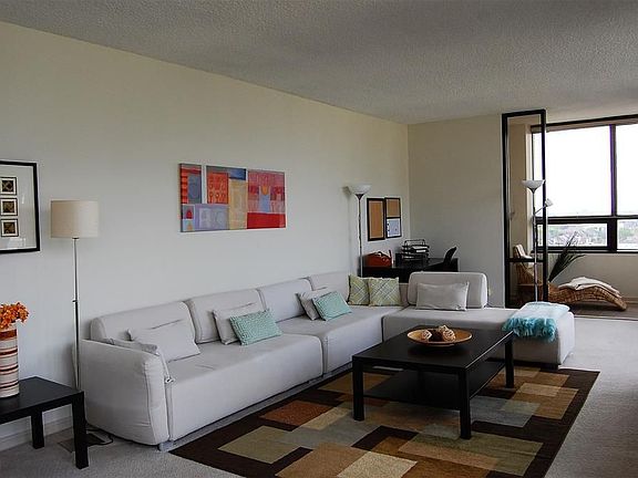 2nd image of 5150 Hidalgo St Unit 1004