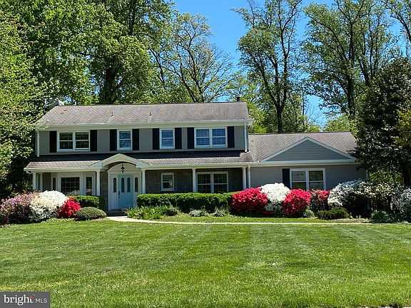 2nd image of 15117 Rosecroft Rd