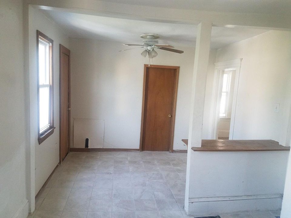 1st image of 1366 W 61st St #Up