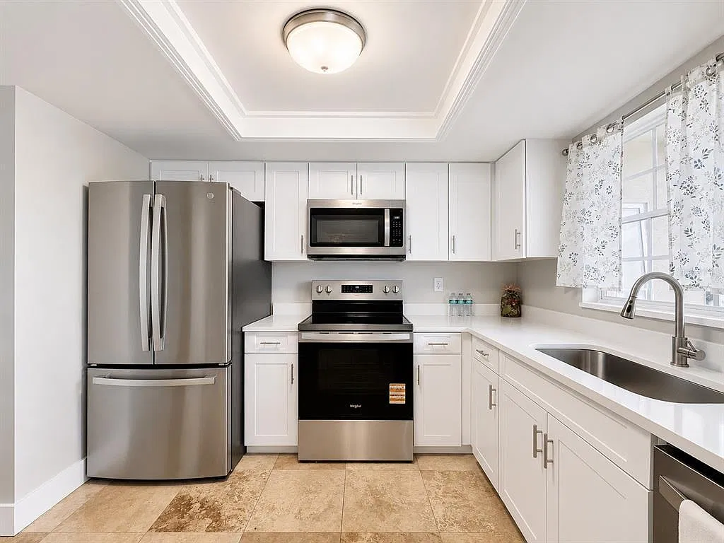 2 bed, 2.0 bath, 1100 sqft, $2,200 — Photo 3