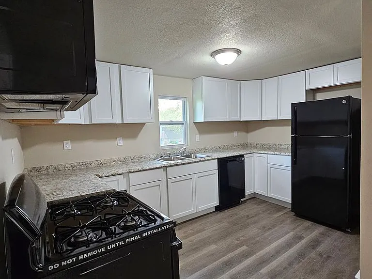 806 N Roche St — Photo 2