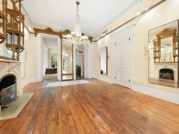 336 West 23rd Street image 22 of 25