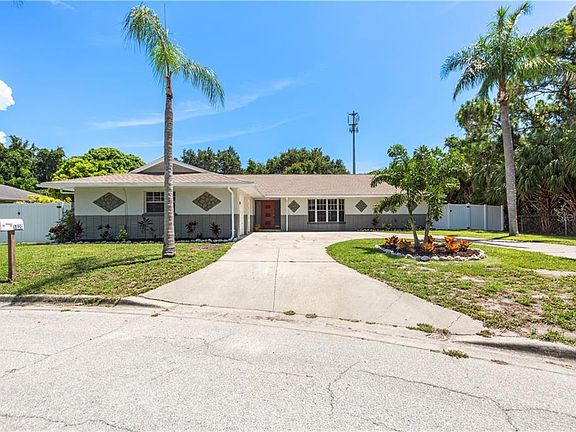 4th image of 1020 67th Avenue Dr W