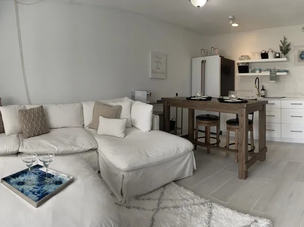 458 12th Ave S, Naples, FL 34102