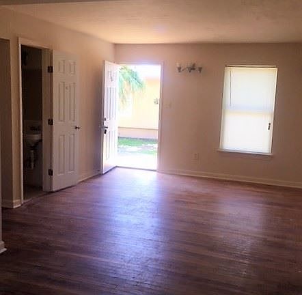 4th image of 1515 Bayou Homes Dr