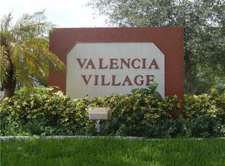 45 Seville Cir, Davie, FL 33324