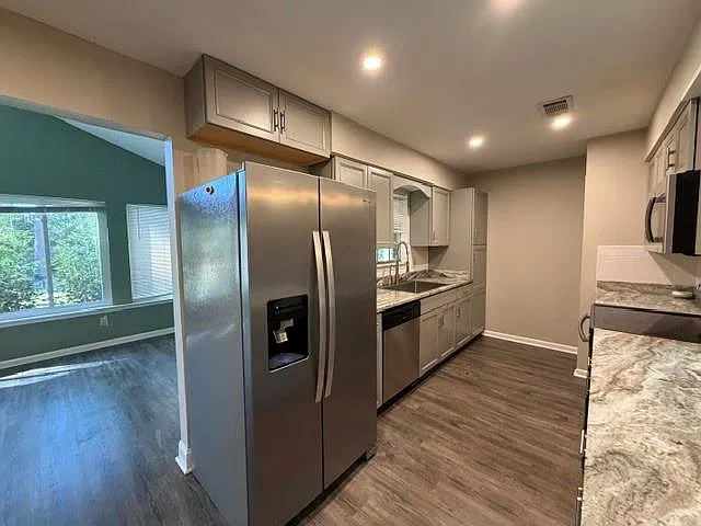 4 bed, 2.0 bath, 2066 sqft, $2,300 — Photo 3