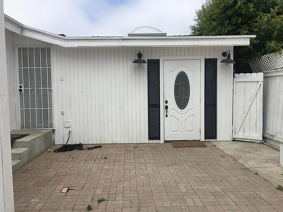 3rd image of 3094 J St #1/2