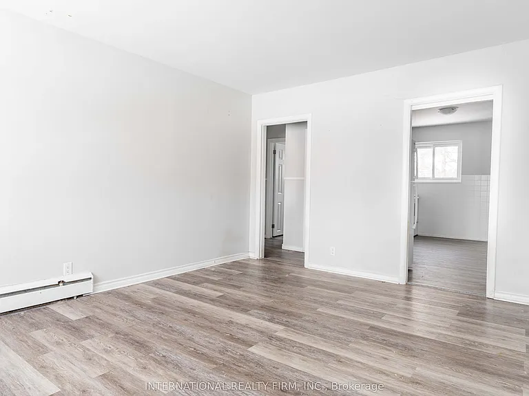 75 King Edward Ave — Photo 18