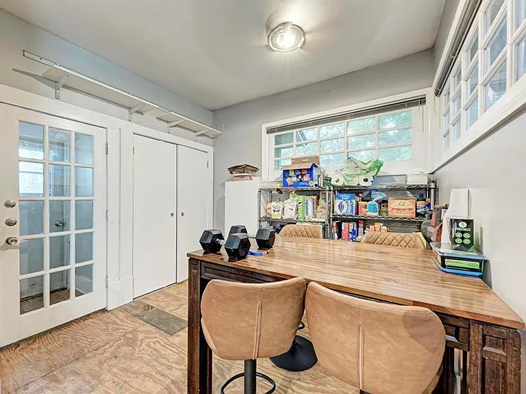 2834 Salado St — Photo 10