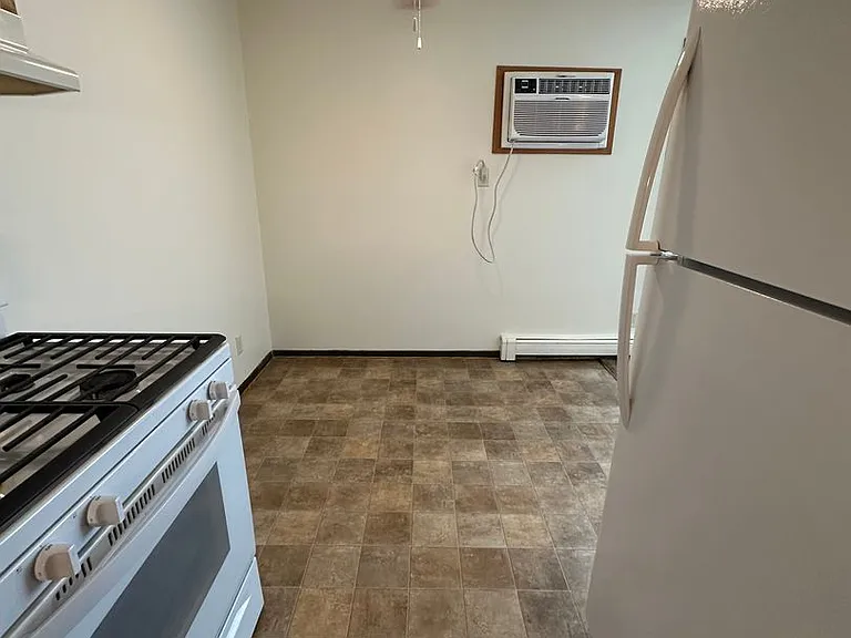 375 Clark St #2 — Photo 9