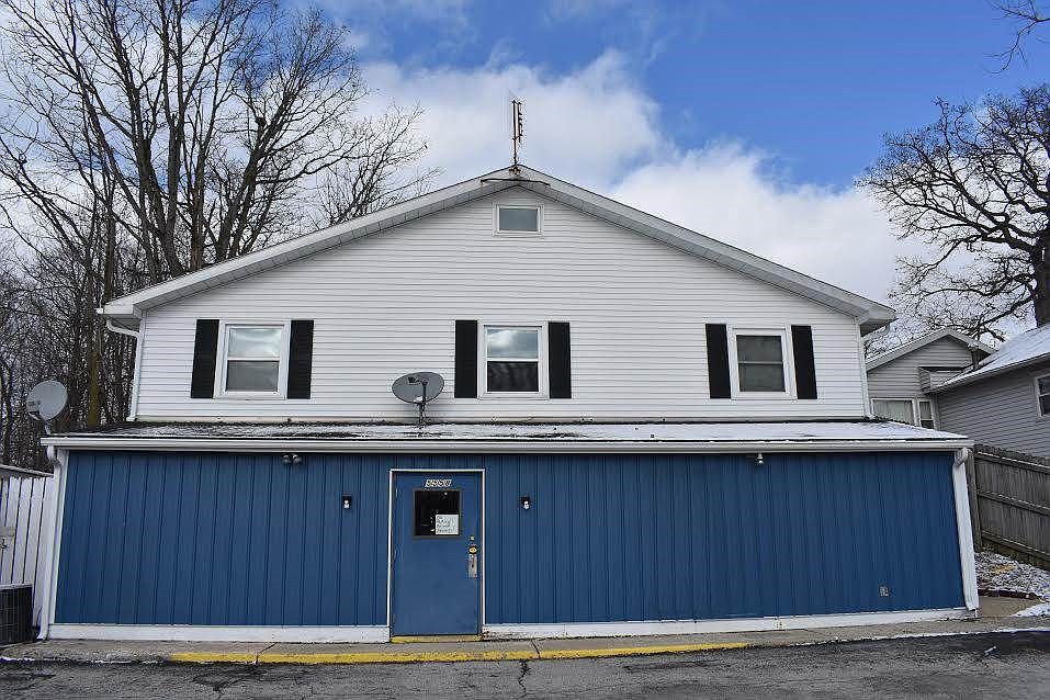 1st image of 5558 N Willow Ave