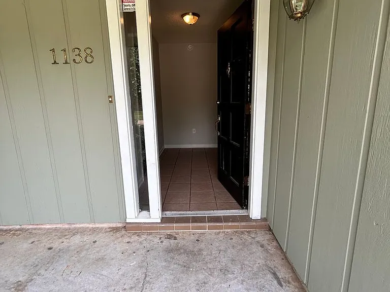 1138 Brookhollow Dr — Photo 3