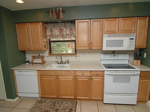 Kitchen-crisp, clean and bright