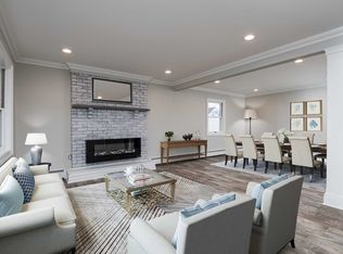 31 Pinetree Ln, Levittown, NY 11756