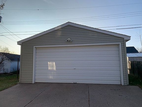 3rd image of 814 N 4th Ave