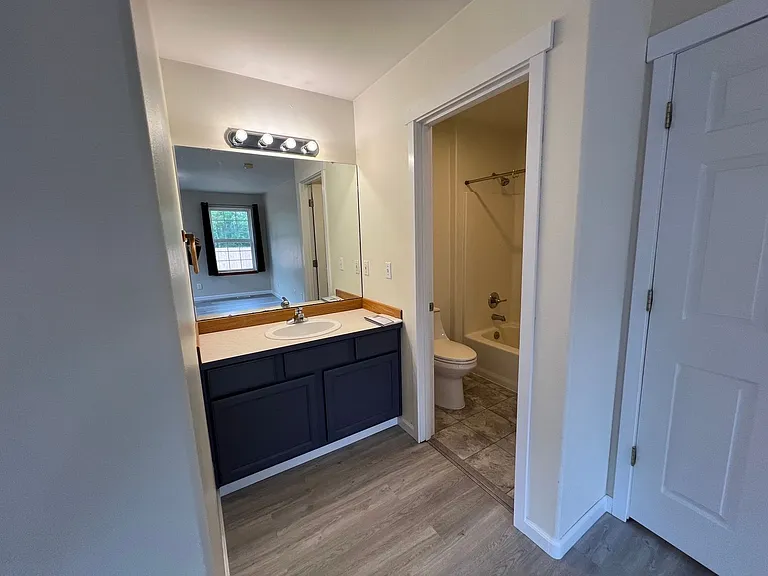 1360 Roma Rd — Photo 44