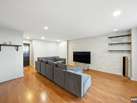 2nd image of 50 Glenwood Avenue