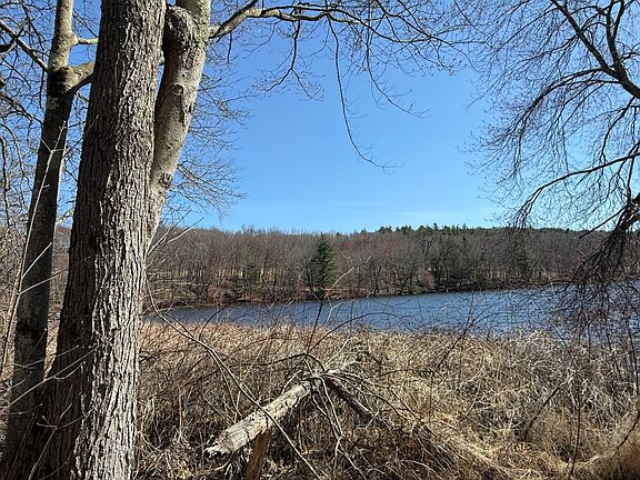 3rd image of 277 River Dr