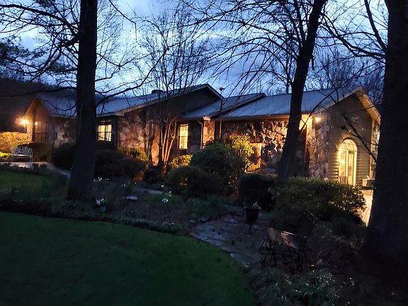 4th image of 80 Aaron Dr
