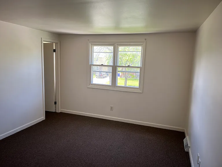 196 Vine Ln #1LEFT — Photo 11
