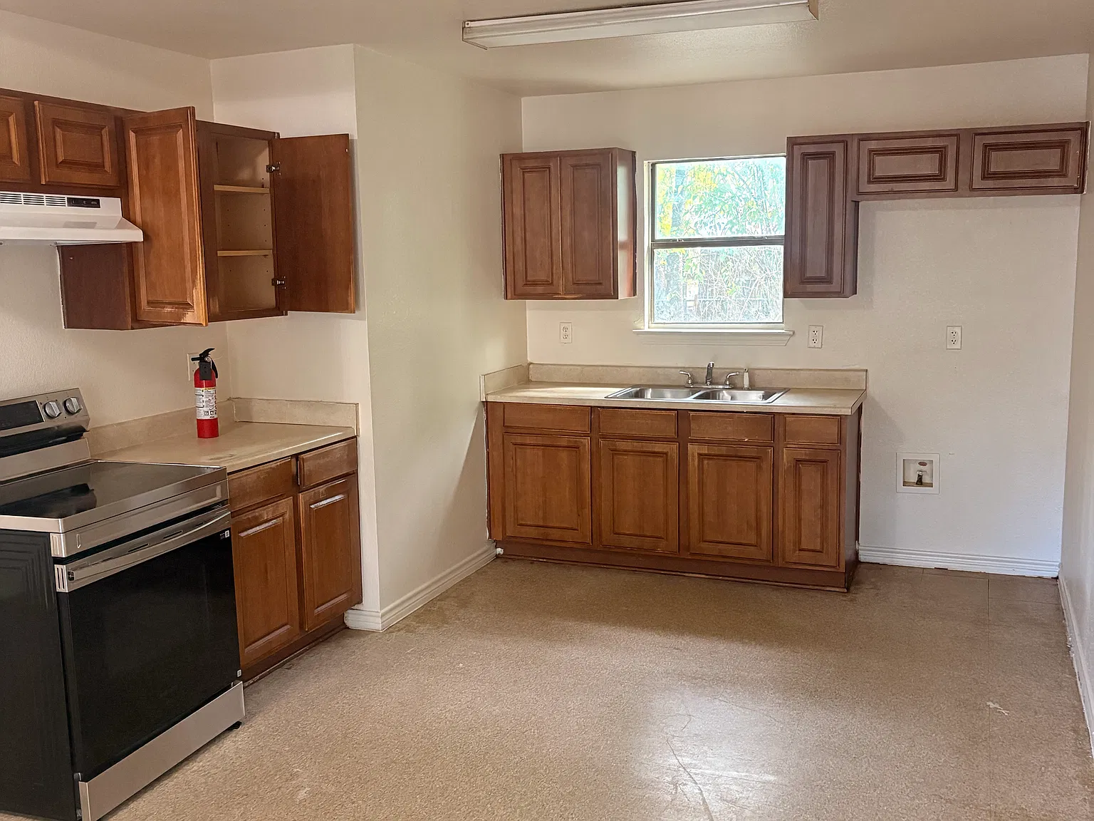 3 bed, 850 sqft, $995 — Photo 2