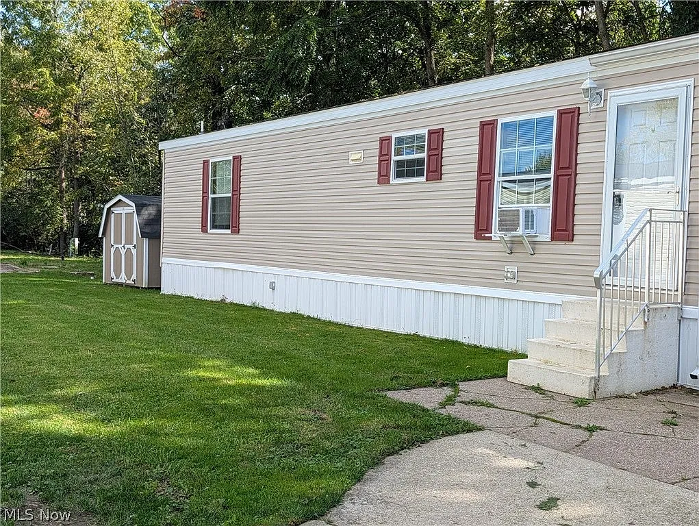 3 bed, 924 sqft, $1,100 — Photo 2
