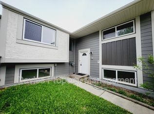 405 Willow Ct NW, Edmonton, AB T5T 2K7