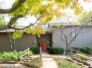 717 Old Barn Rd #D, Barrington, IL 60010