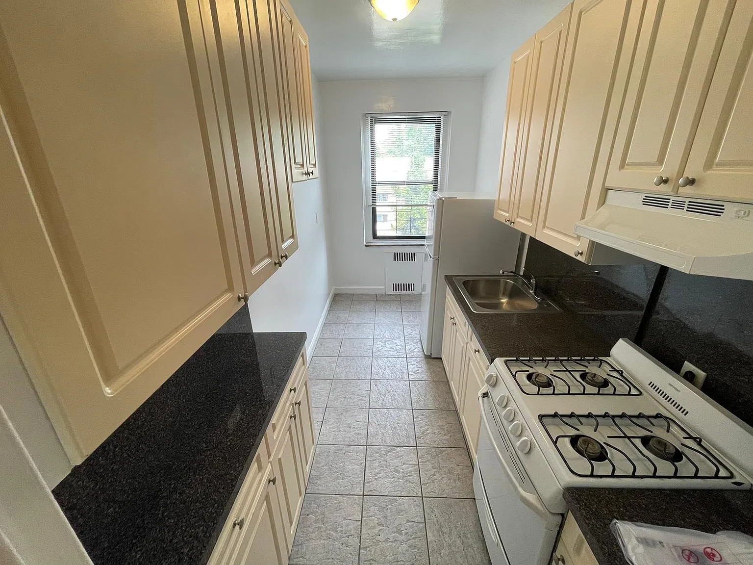 17290 Highland Ave — Photo 1