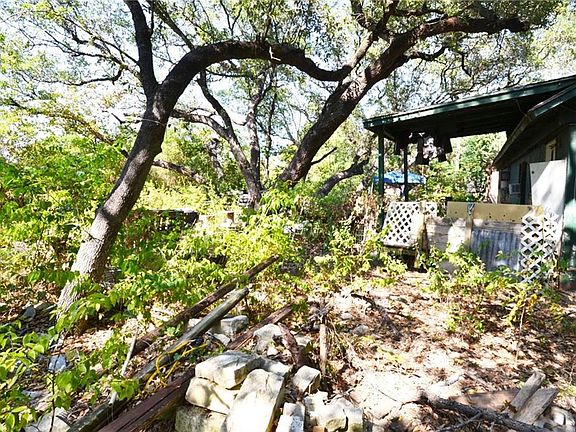 5th image of 301 Woods Ln