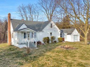 23735 Arsenal Rd, Brownstown, MI 48134