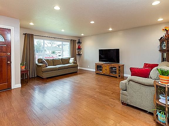 2nd image of 976 Burlington Ave