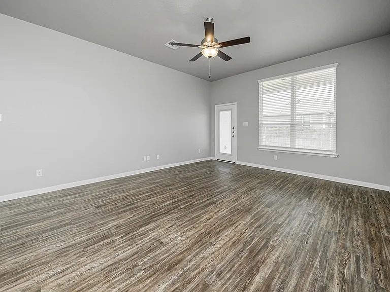 521 Fallbrook Dr — Photo 14