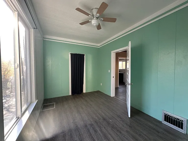 332 N 10th St — Photo 25