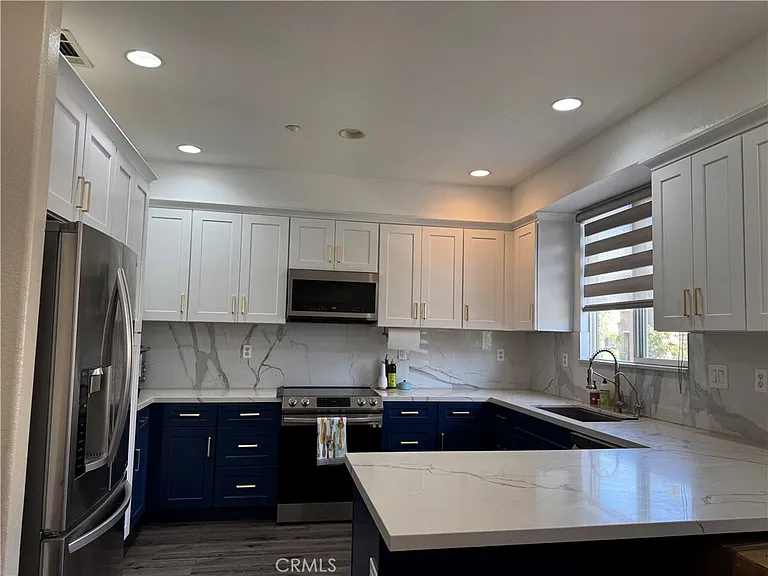 2271 Yarbough Dr — Photo 3