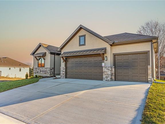 3rd image of 4201 NE Hideaway Dr