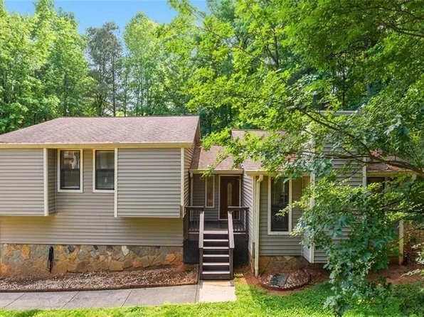 8616 Wood Springs Ct, Douglasville, GA 30135