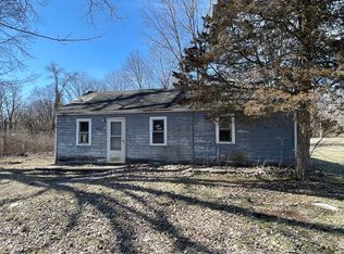 19424 Martinsville Rd, Belleville, MI 48111