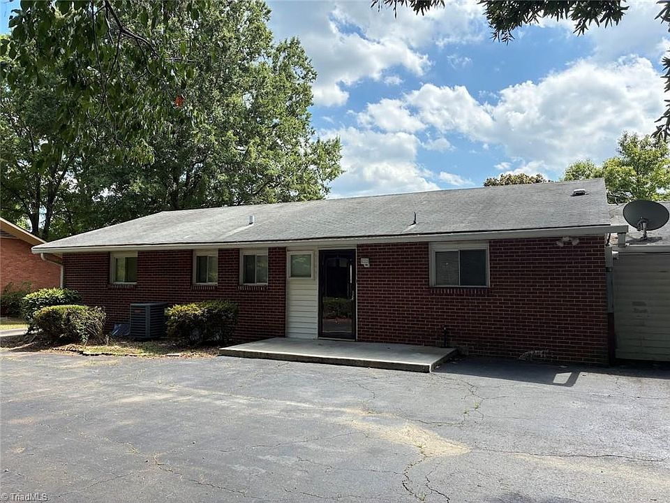 1st image of 3457 University Pkwy