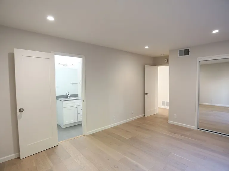365 Warwick Ave — Photo 7