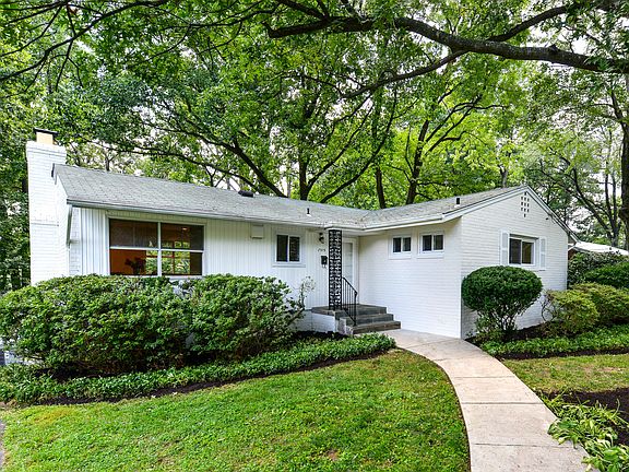 2nd image of 7315 Pinewood St