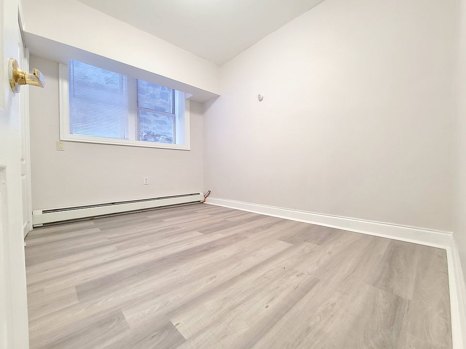 2nd image of 8610 Kennedy Blvd #B10e