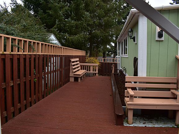 5th image of 655 SE Oar Ave