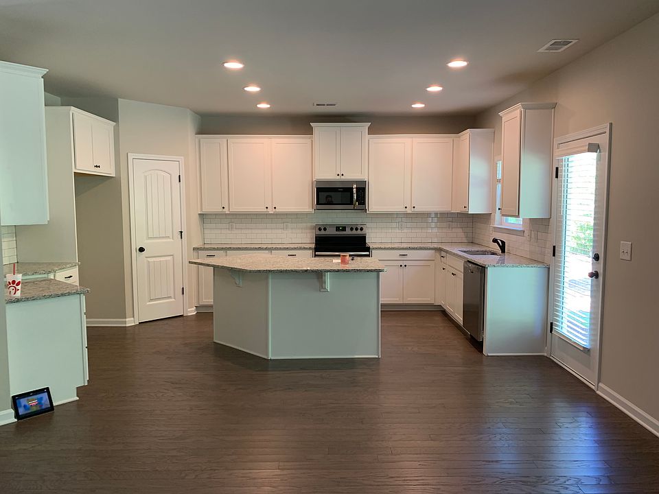 2nd image of 700 Country Ridge Dr